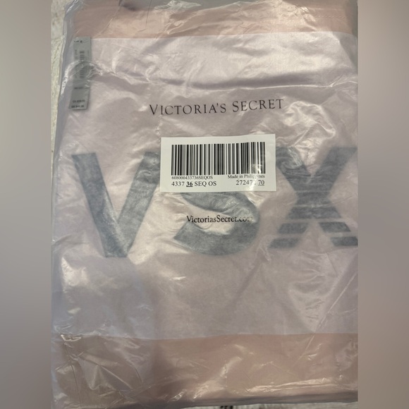 Victoria’s Secret VSX Tote Bag Pink Large Gym Travel Carryall NWT Logo Bag - Picture 11 of 11